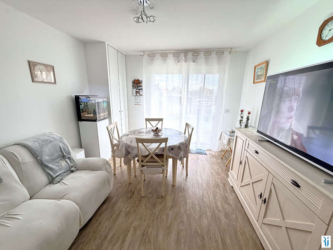 Appartement à LE MESNIL-ESNARD