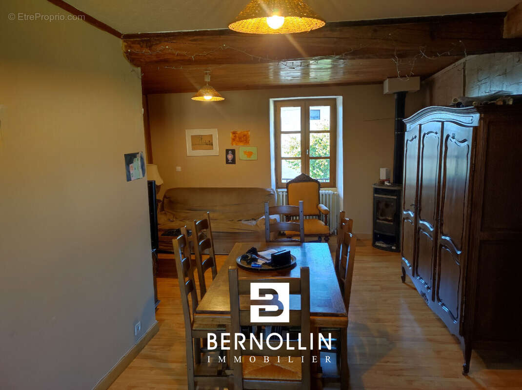 Maison à COURMANGOUX