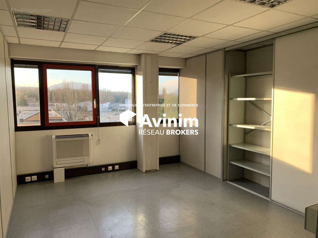 Commerce 456 m² à La Tronche  - photo 8