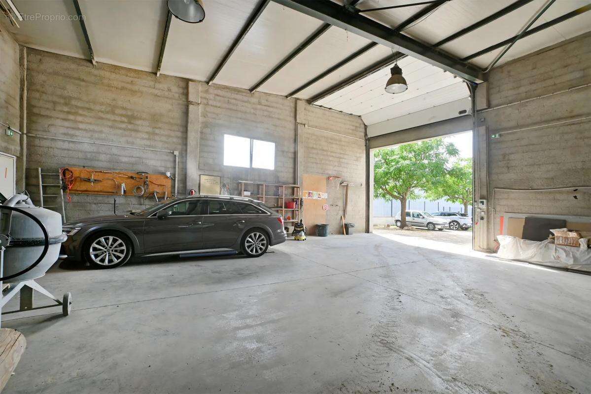 Maison à SAINT-JULIEN-LES-ROSIERS