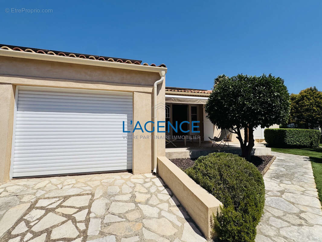 Maison de plain pied rénovée T5 90m2 avec terrain 447m2 - photo 5