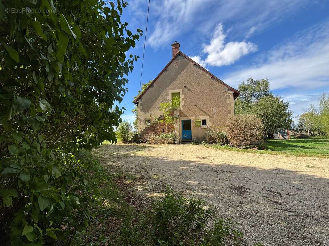 Maison à DUN-SUR-AURON