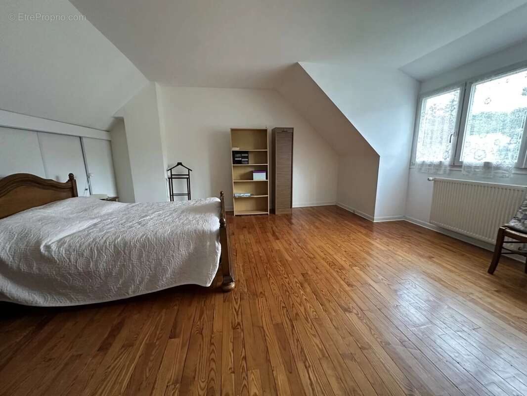 Maison à LE MESNIL-SAINT-DENIS