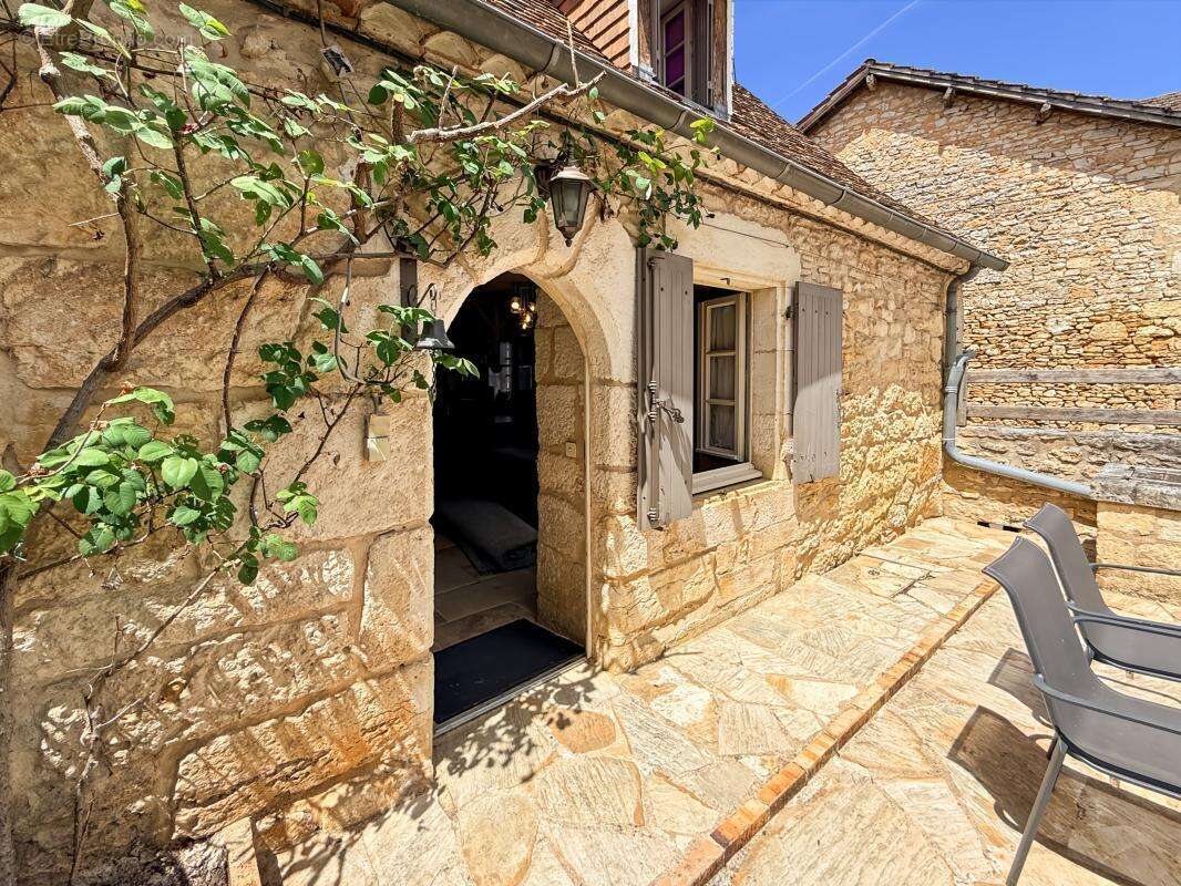 Maison à SAVIGNAC-LES-EGLISES