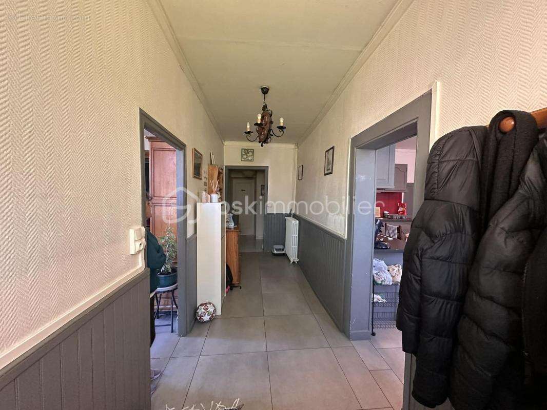  Belle maison familiale aux volumes généreux – Un cadre de vie idéal !A Neuvy-Sautour - photo 2