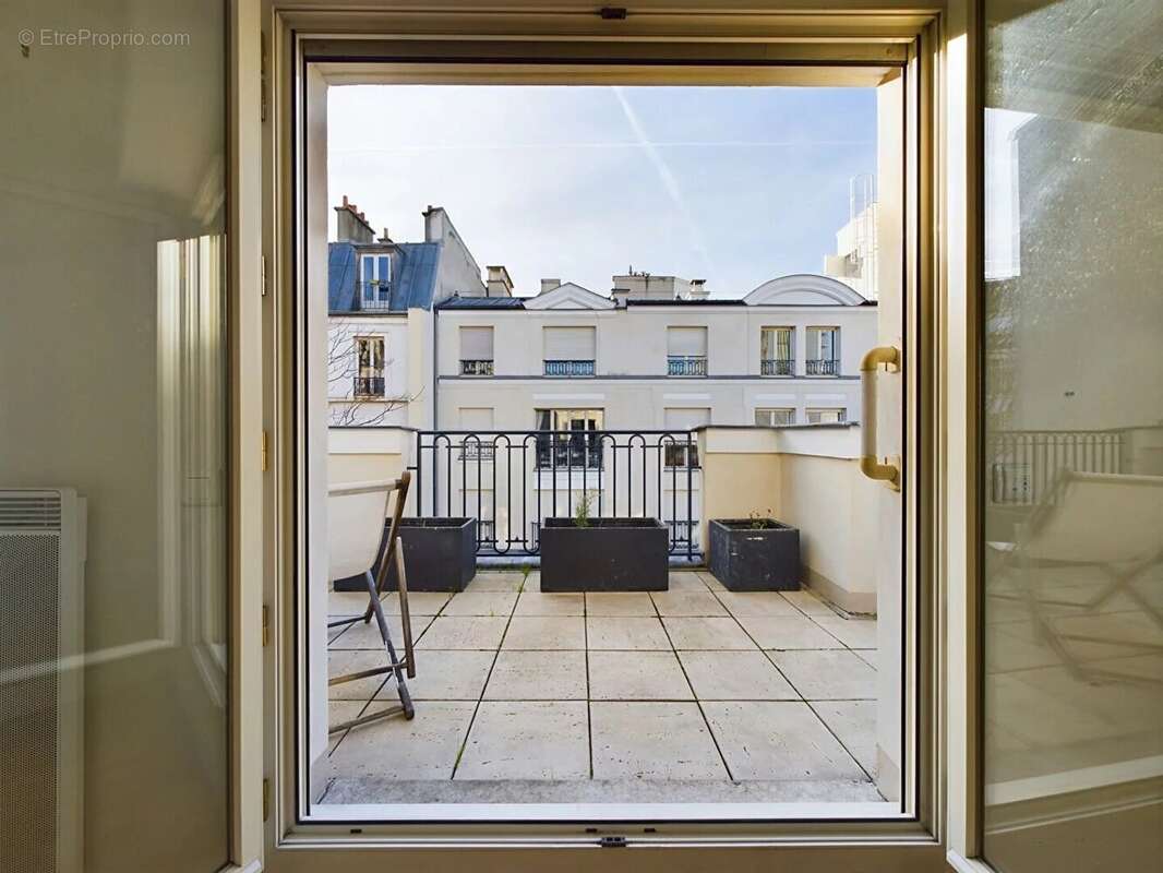 Appartement à PARIS-17E