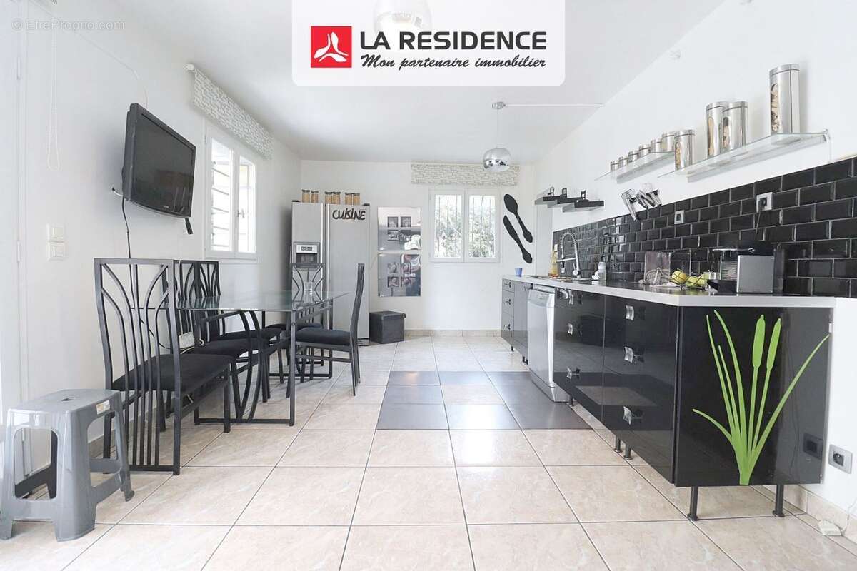 Maison 182 m² à Argenteuil  - photo 2
