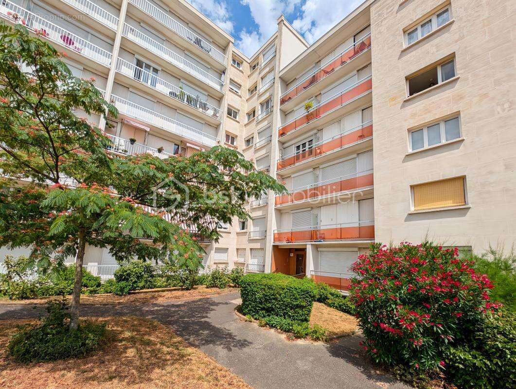 Grand studio avec parking balcon et cave a 10 minutes de la gare rer a et e val de fontenay - photo 9