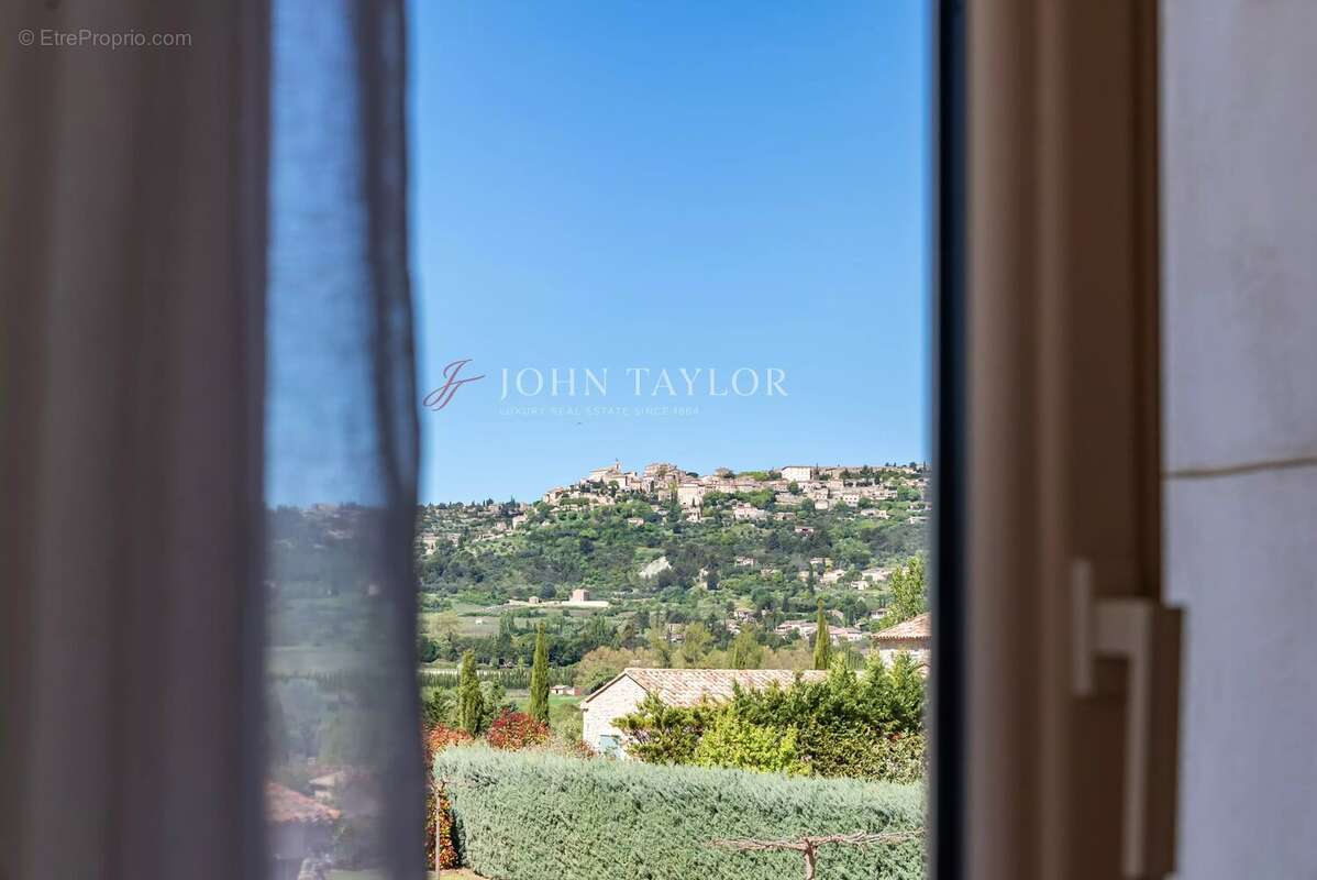 Maison à GORDES