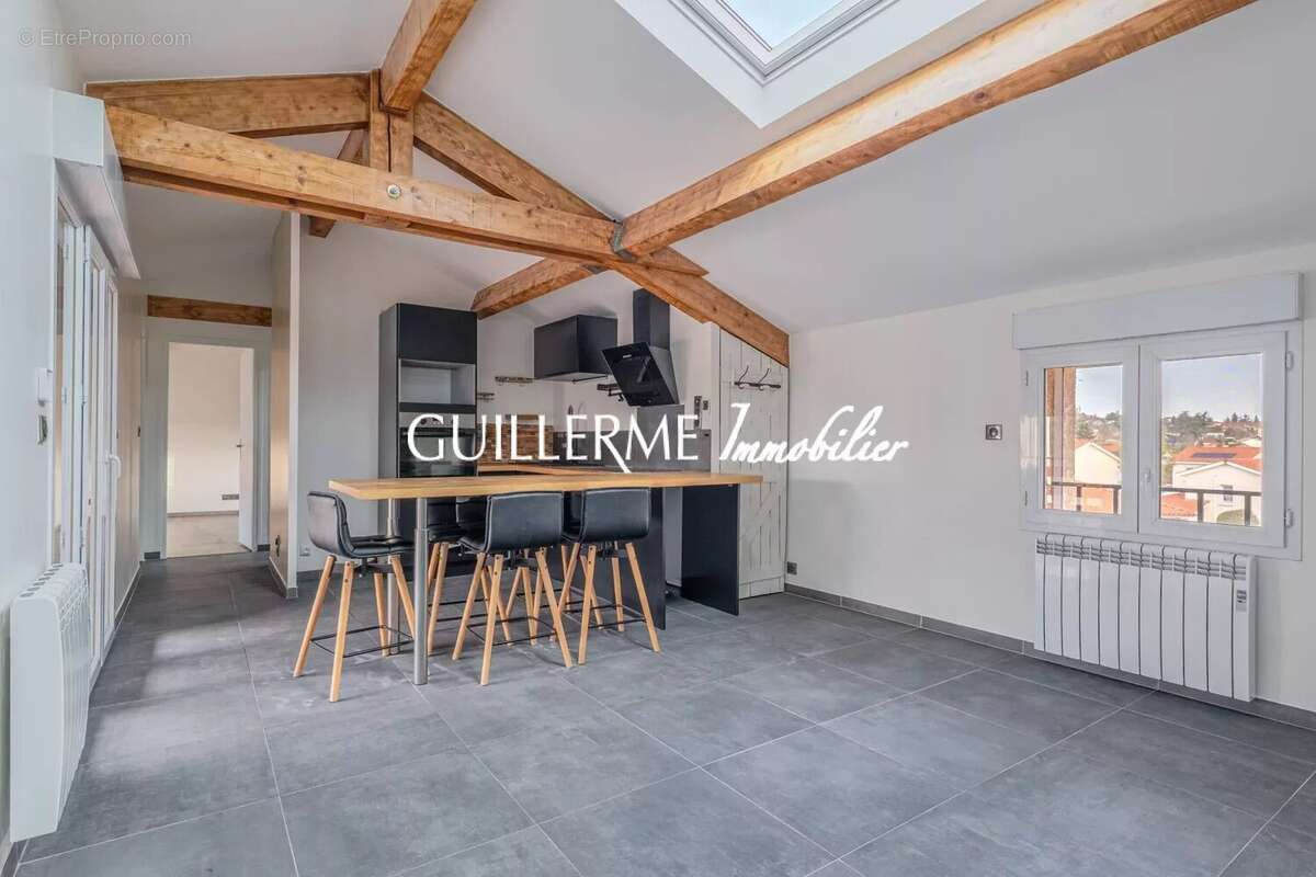 Appartement à GREZIEU-LA-VARENNE