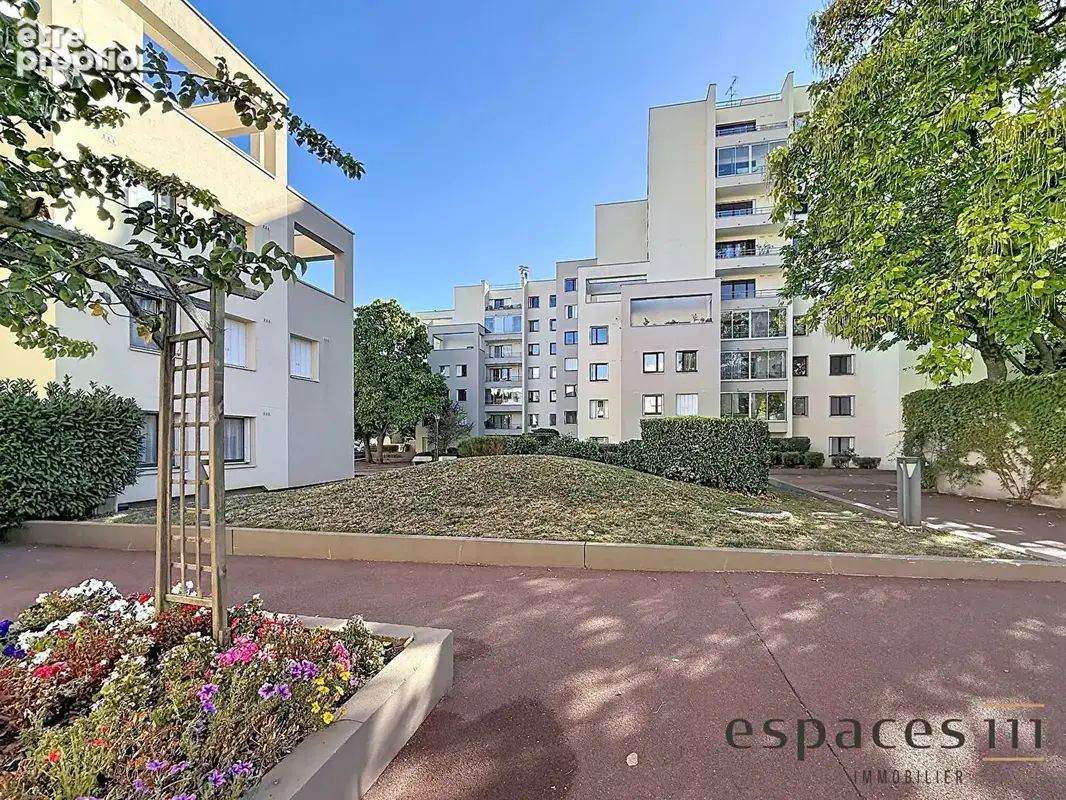 Vaste 4 pièces de 92 m² / ravalement récent avec ite / à pied de la gare - photo 8
