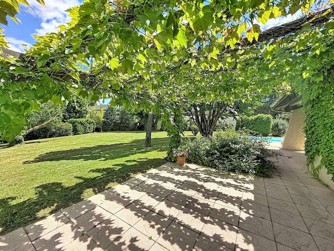 Maison 190 m² à Charbonnieres-Les-Bains  - photo 3