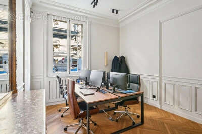 Commerce à PARIS-8E