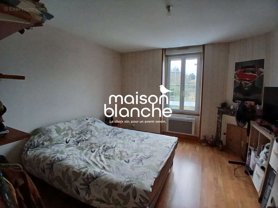 Appartement 246 m² à Parthenay  - photo 3