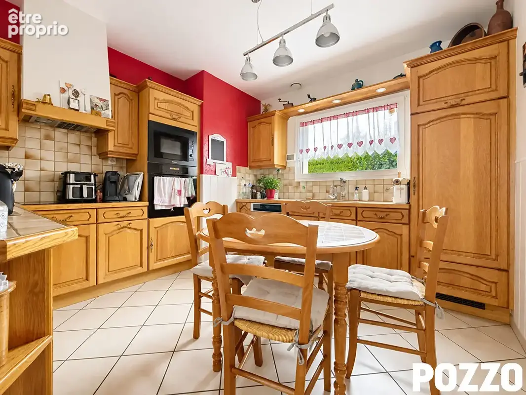 A Vendre - AVRANCHES - LE VAL SAINT PERE - Maison 6 pièce(s) 150 m² - Terrain - photo 5