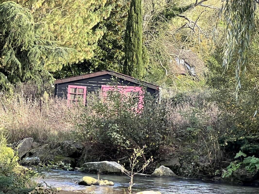 Exceptionnel domaine en bord de rivière sur plus d'un hectare - photo 13
