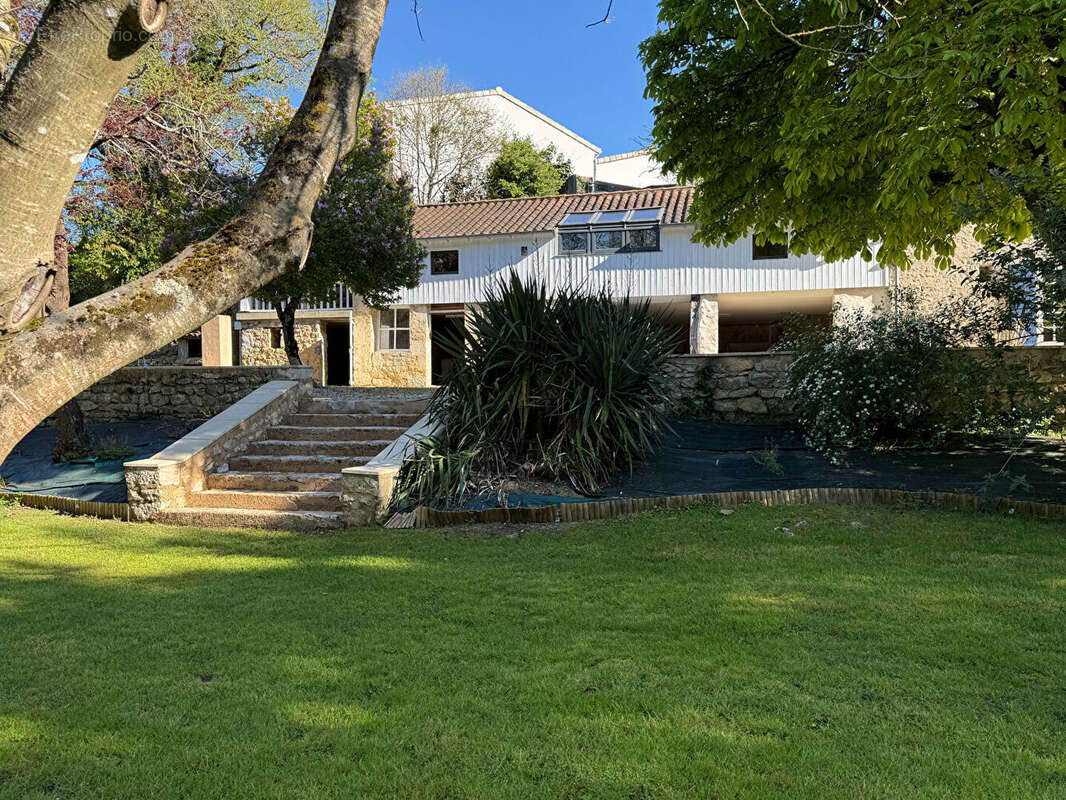 Maison à NIEUIL-L'ESPOIR