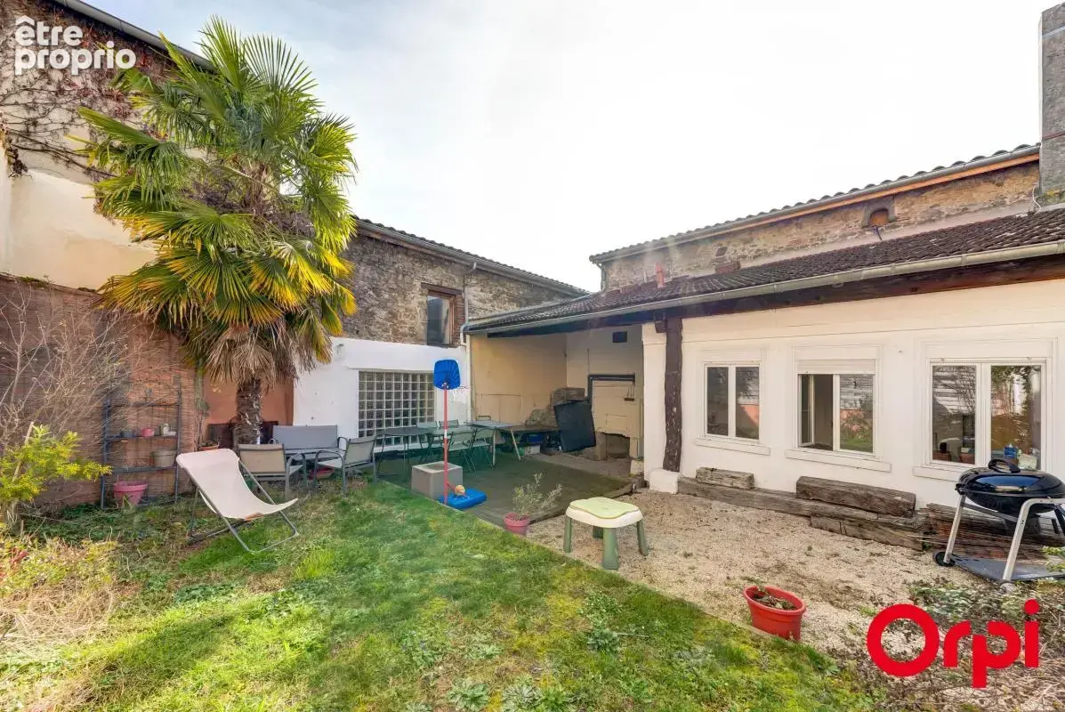 Maison de ville de caractère de 150 m² avec terrasse et jardin au cœur de Grézieu-la-Varenne - photo 2