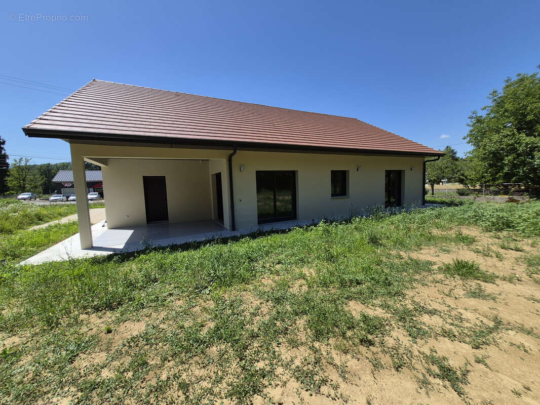 Maison à CHAZEY-BONS