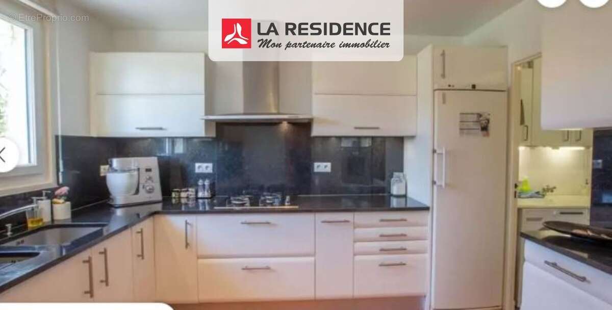 Maison 132 m² à Le Mesnil-Saint-Denis  - photo 3