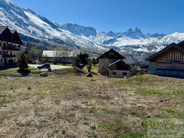 Terrain à ALBIEZ-MONTROND