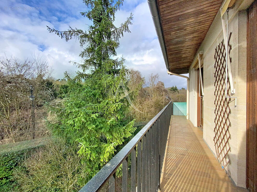Appartement à MAREIL-MARLY