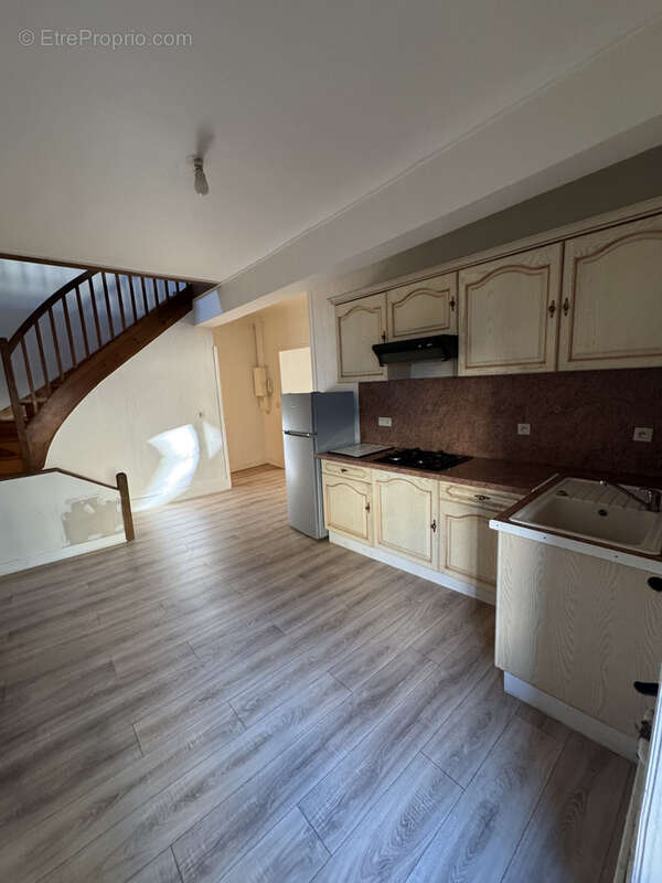 Appartement à SAINT-JUST-SAINT-RAMBERT