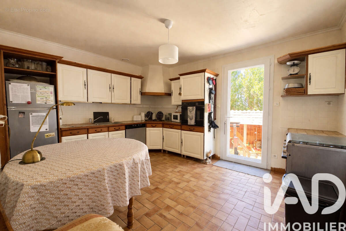 Maison 92 m² à Saint-Cyr-Des-Gats  - photo 5