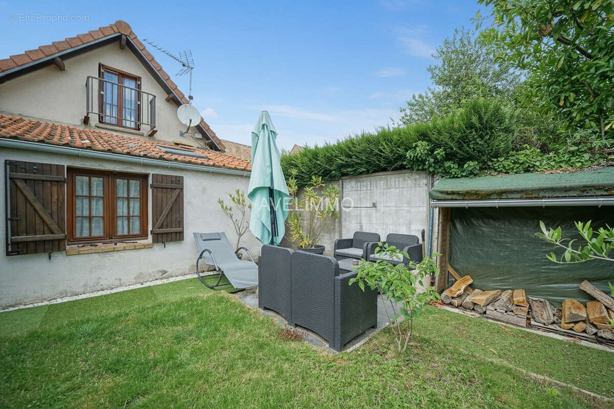 Maison à LA QUEUE-LES-YVELINES