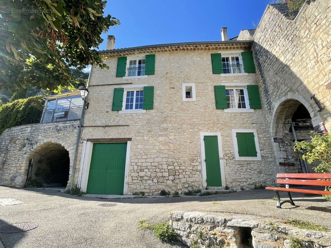 Monieux, proche sault, maison de village a renover, avec jardin et garage - photo 2
