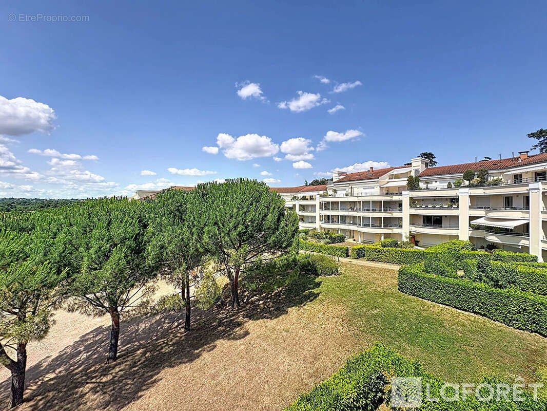 Charbonnière- Superbe appartement Toit Terrasse T5 - photo 10