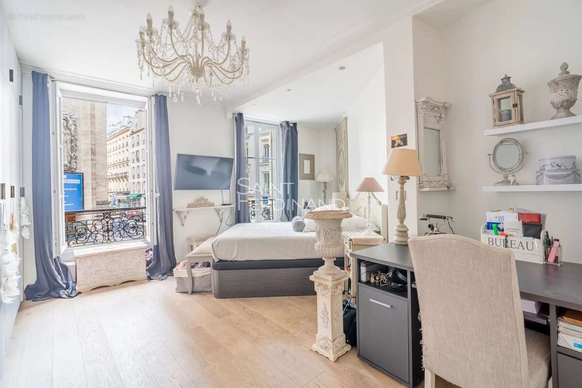 Appartement à PARIS-17E
