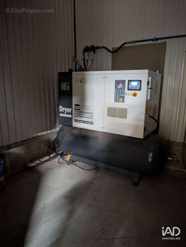 Photo 6 - Commerce à COURGAINS