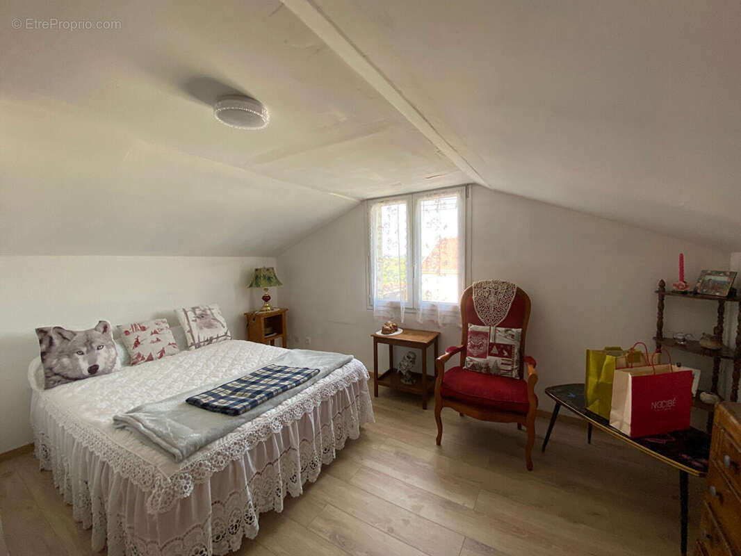 Ensemble immobilier composé de deux maisons louées - ATTIGNY - photo 7