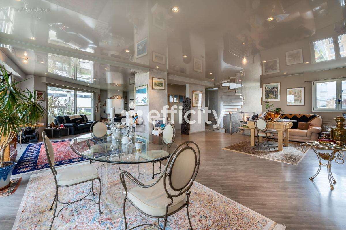 Appartement à LEVALLOIS-PERRET