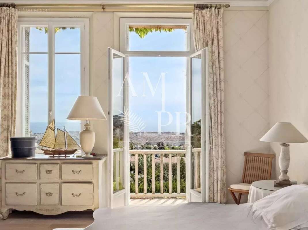 Cannes – Villa Belle Époque Iconique de Prestige avec Vue Mer Panoramique - photo 17