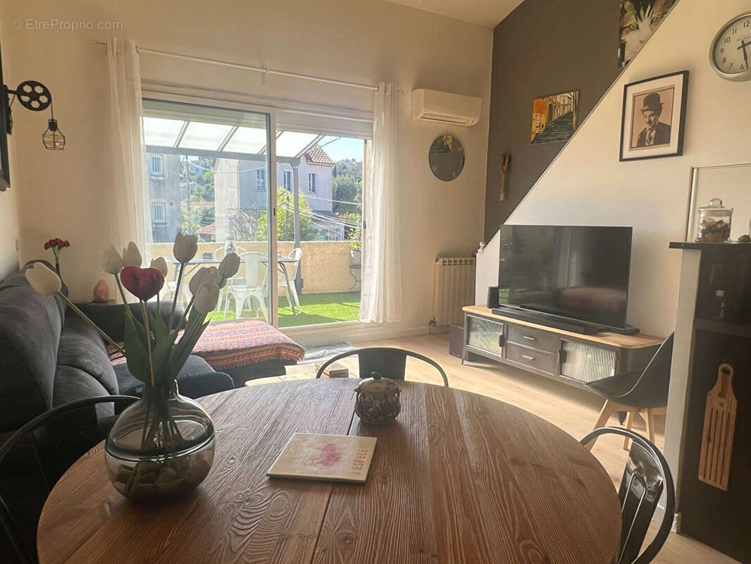 Appartement T3 duplex 62 m² avec terrasse  et 2 parkings à Plan de Cuques - photo 3