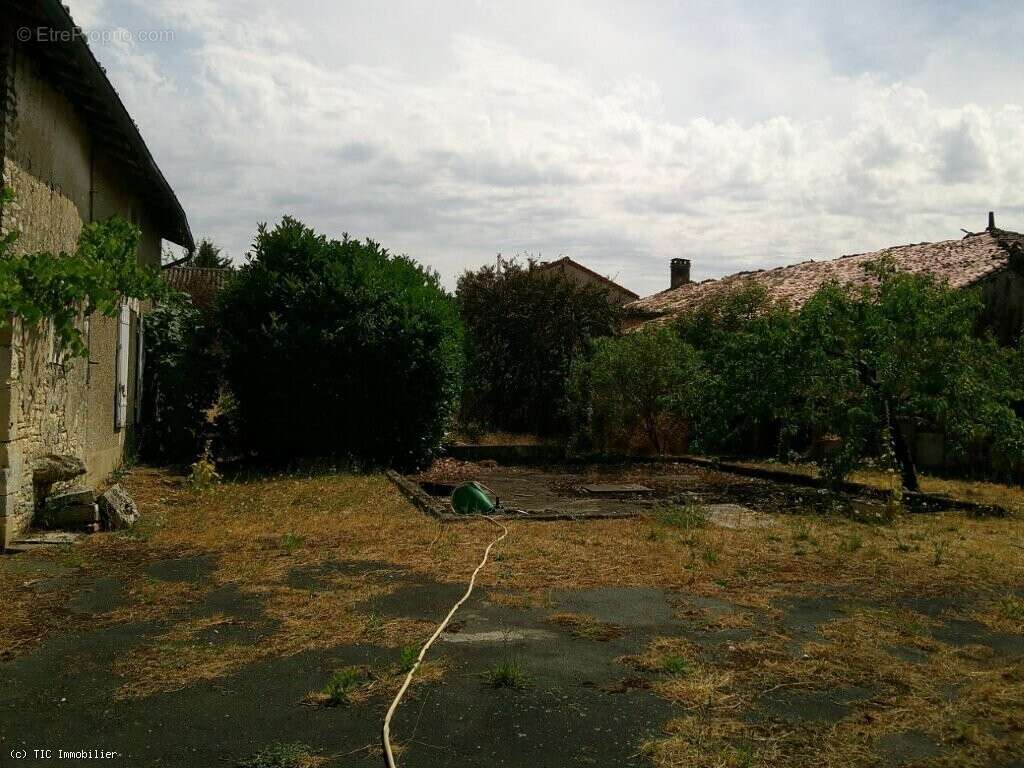 Maison De Campagne Avec Une Deuxième Maison Et D'Autres Dépendances - photo 46