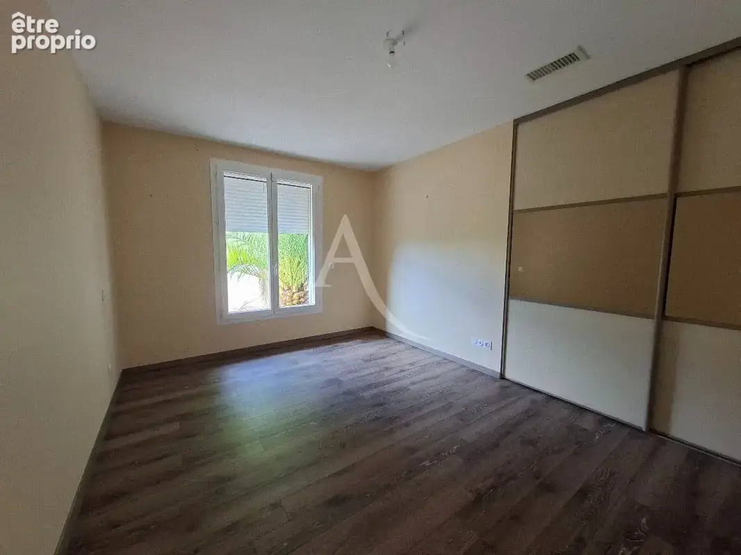 Maison avec garage et dépendance, vue dominante - photo 7
