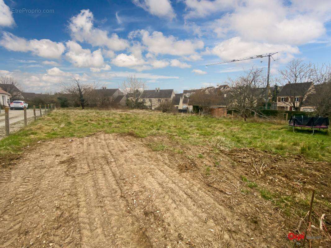 Terrain à AMILLY