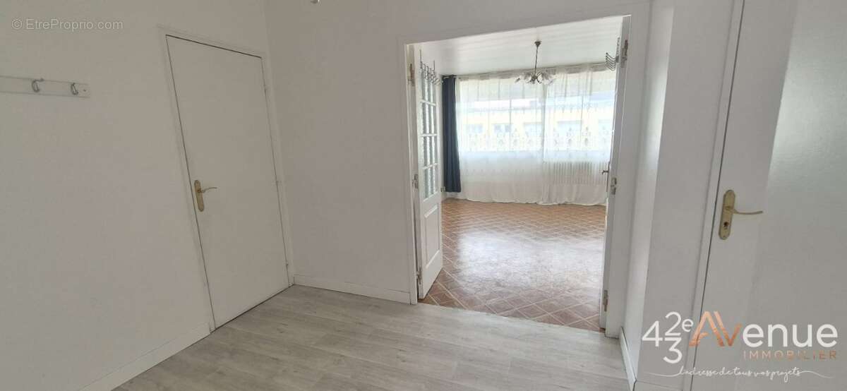 Appartement 83 m² à Saint-Etienne  - photo 4