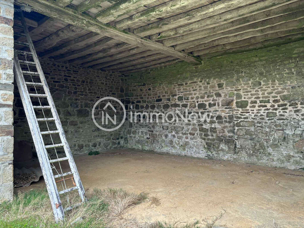 Authentique longere a renover de 159 m2 au sol sur terrain d environ 2600 m2 - photo 3