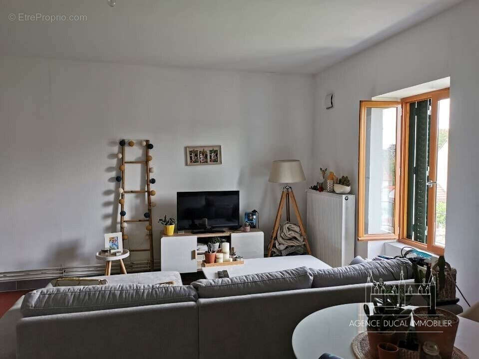 Appartement 300 m² à Nevers  - photo 3