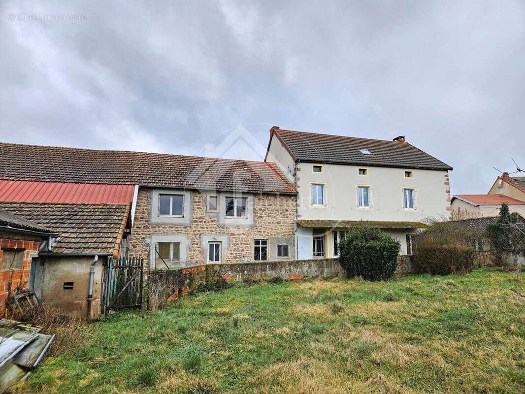 Maison à SAINT-PIERRE-LAVAL
