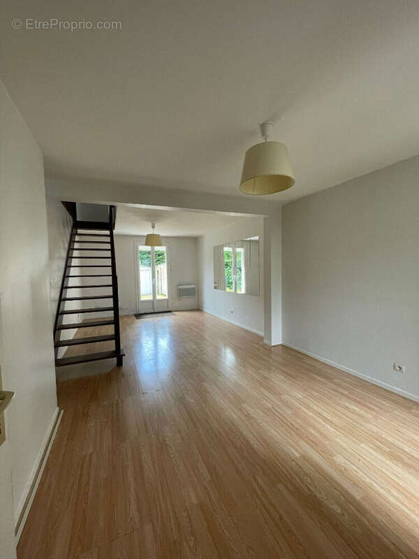 Maison à SAINT-JEAN-DE-BRAYE