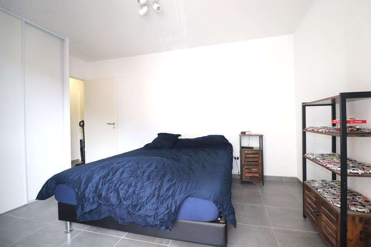 Appartement à CONTES