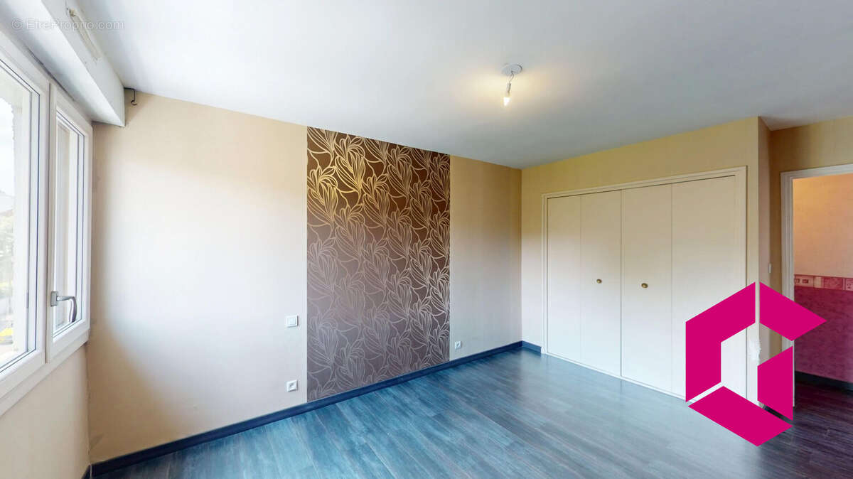 Appartement à LE CHAMBON-FEUGEROLLES