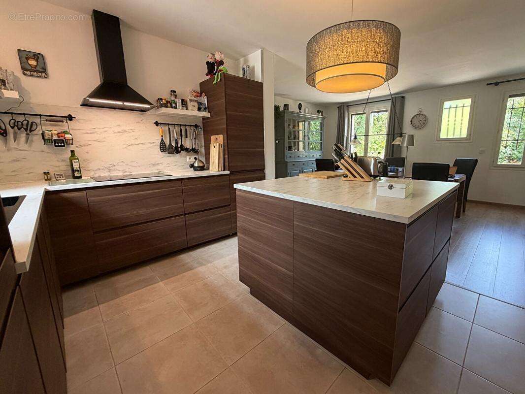 Maison bien entretenue avec studio indépendant, piscine chauffée et dépendances - photo 8