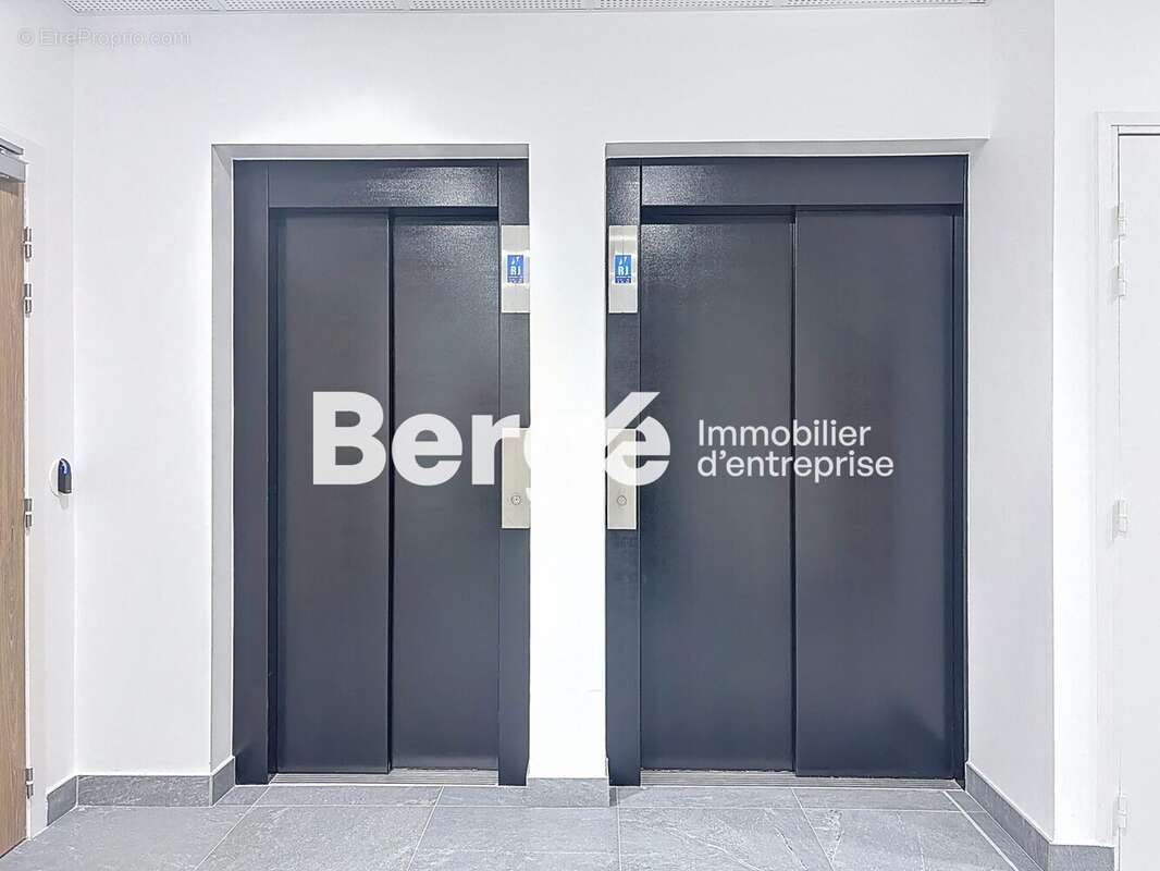 Commerce à VALBONNE