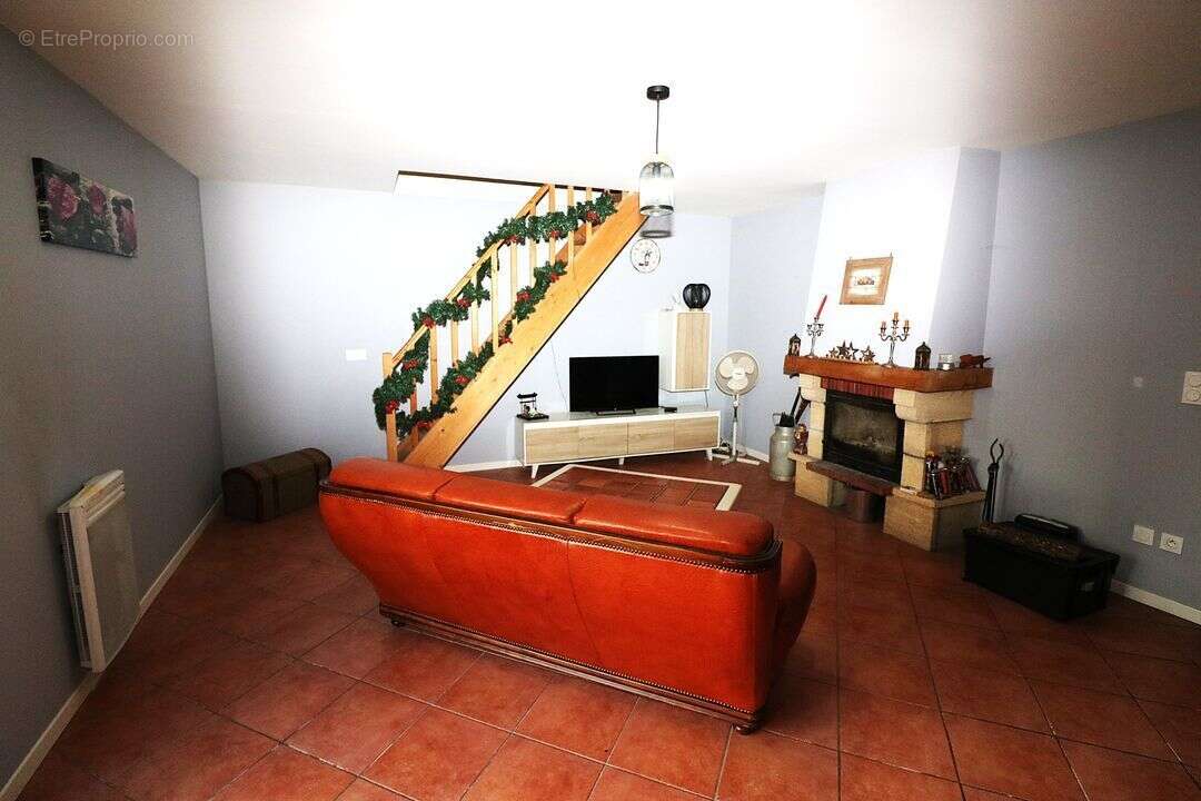 Maison de village, Maison pierre, maison à étage, trois - Maison à ROQUEFORT